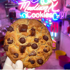 Giant Chocolate Chip & Peanut Butter Cookie