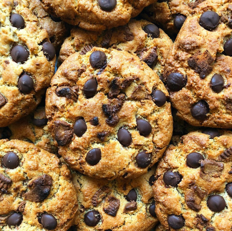 Giant Chocolate Chip & Peanut Butter Cookie